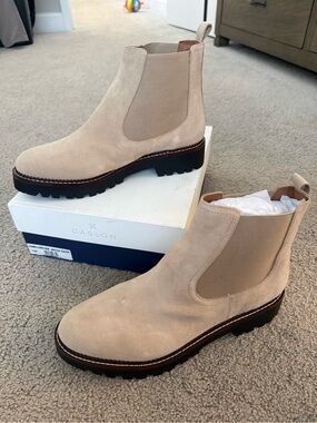 New in box- CASLON Millet Chelsea Boot in Beige Suede